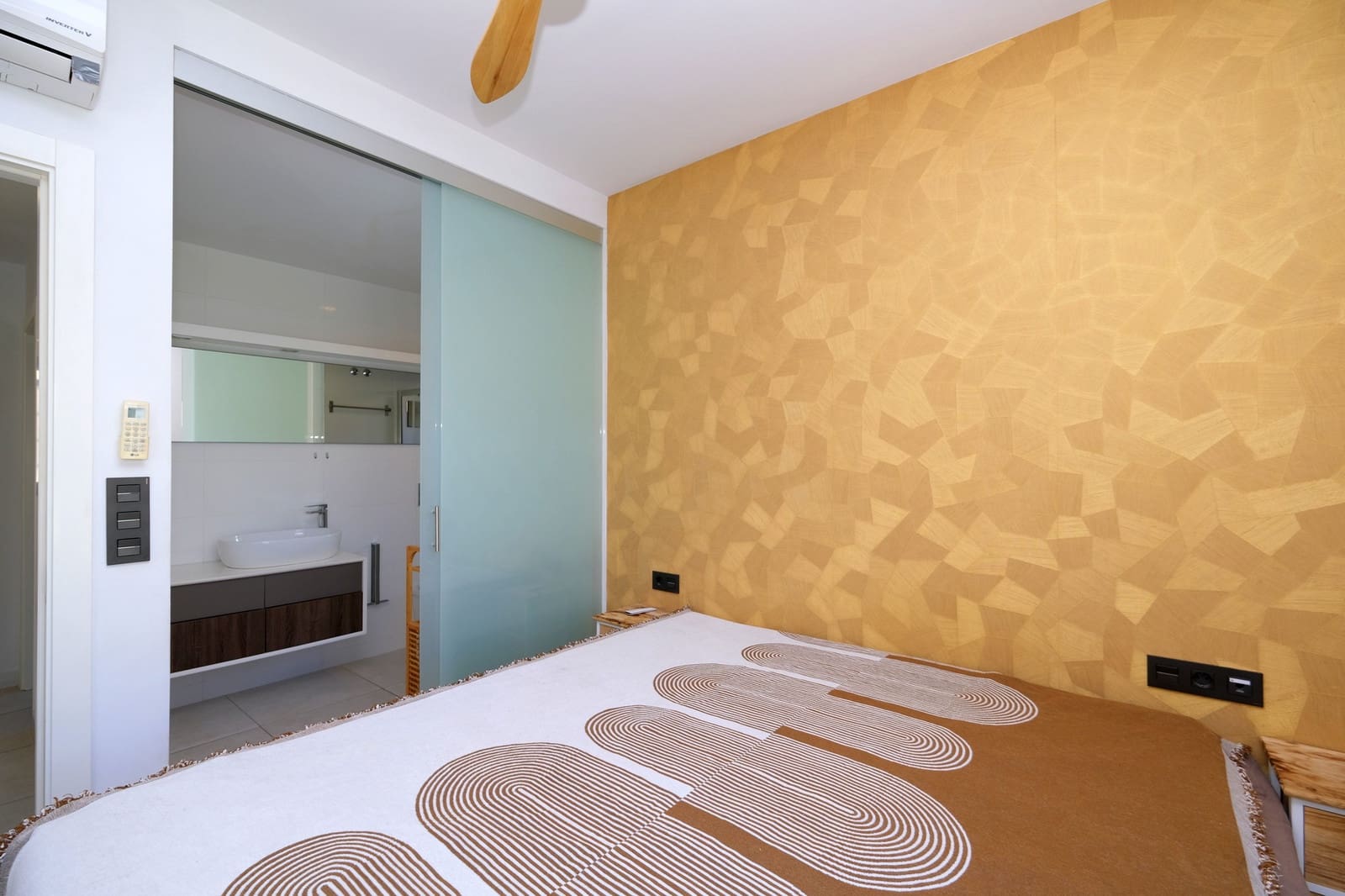 3 bedroom Villa for sale in Cabo Roig with pool - € 359,900 (Ref: 9304965)