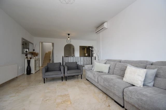 Chalet de 3 habitaciones en Las Ramblas Golf, Orihuela en venta con piscina - 675.000 € (Ref: 9304967)