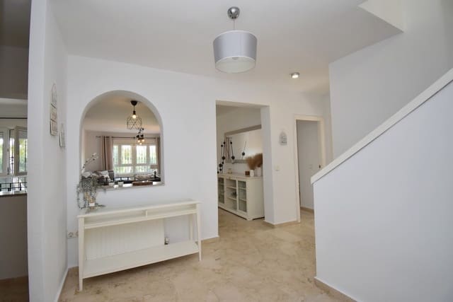 Chalet de 3 habitaciones en Las Ramblas Golf, Orihuela en venta con piscina - 675.000 € (Ref: 9304967)