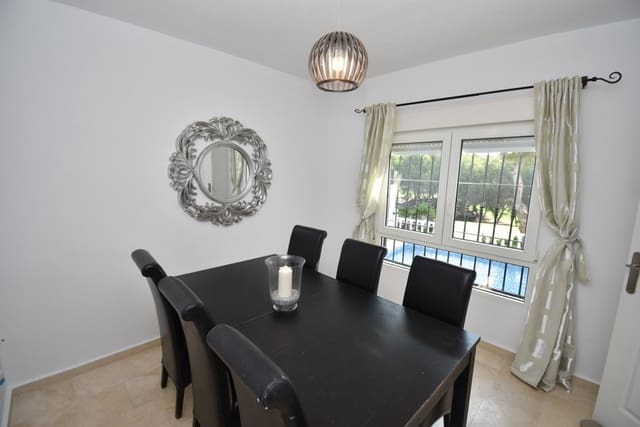 Chalet de 3 habitaciones en Las Ramblas Golf, Orihuela en venta con piscina - 675.000 € (Ref: 9304967)