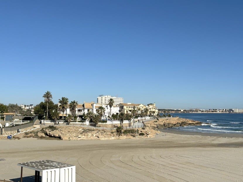 Ático de 1 habitación en Cabo Roig en venta con piscina - 144.500 € (Ref: 9304975)