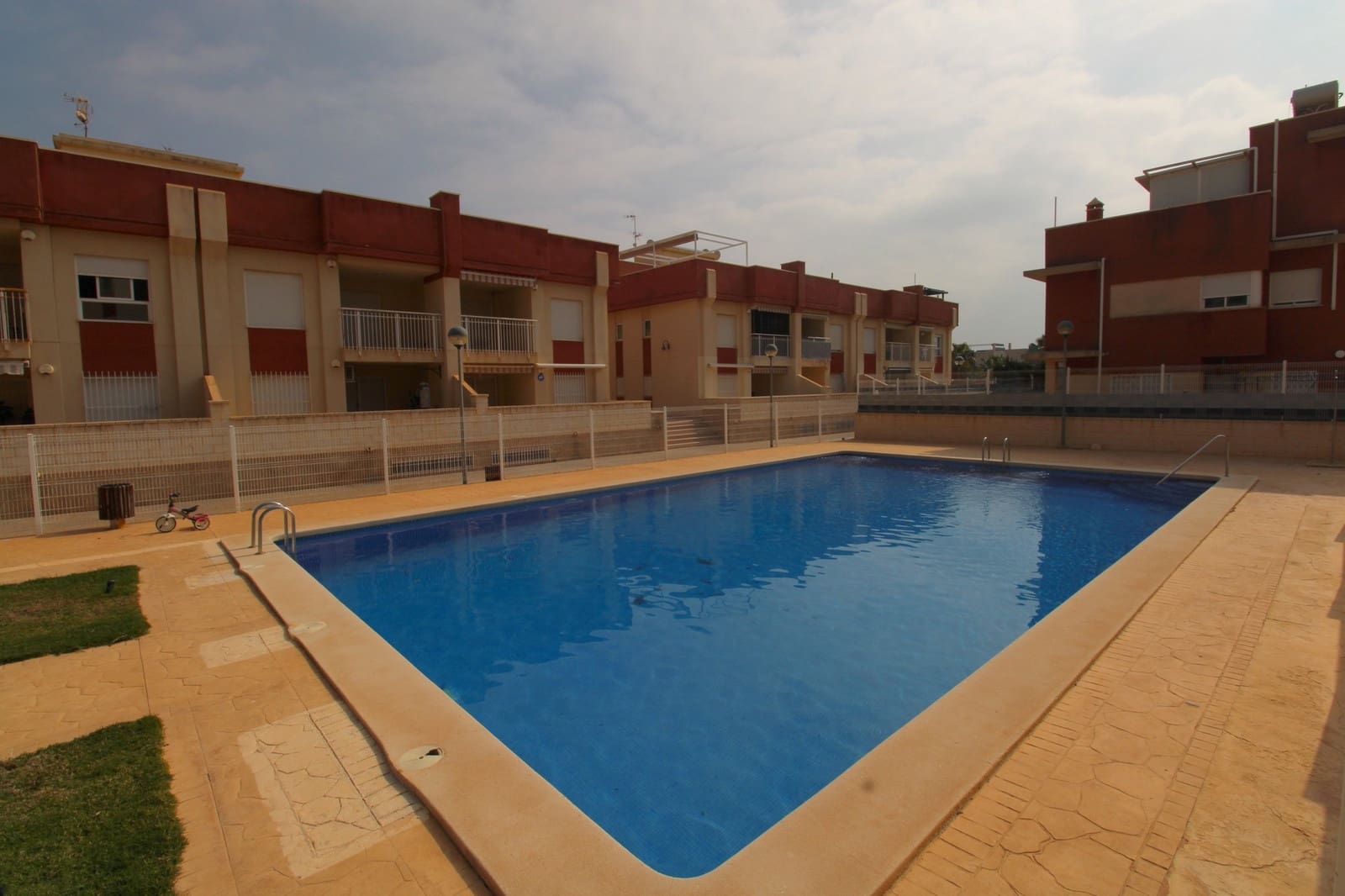 Ático de 1 habitación en Cabo Roig en venta con piscina - 144.500 € (Ref: 9304975)