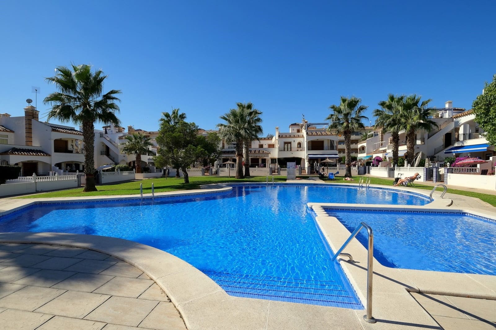 2 slaapkamer Penthouse te koop in Playa Flamenca met zwembad - € 195.000 (Ref: 9310548)
