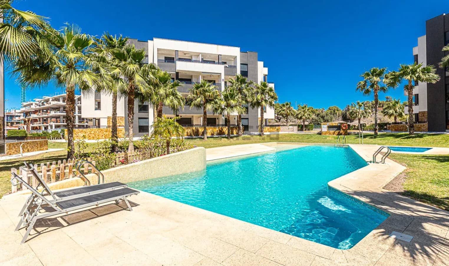 2 Zimmer Apartment zu verkaufen in Villamartin mit Pool - 269.000 € (Ref: 9312423)