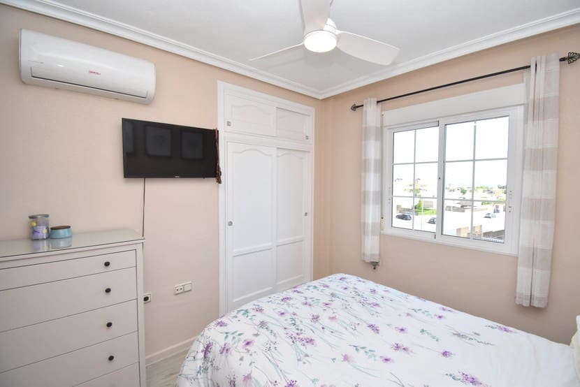 2 makuuhuone Kattohuoneisto myytävänä paikassa Cabo Roig mukana uima-altaan - 175 000 € (Ref: 9317307)