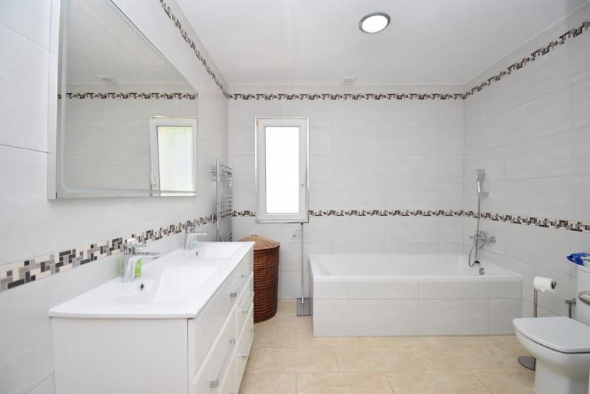 6 slaapkamer Villa te koop in La Zenia met zwembad - € 1.300.000 (Ref: 9317312)