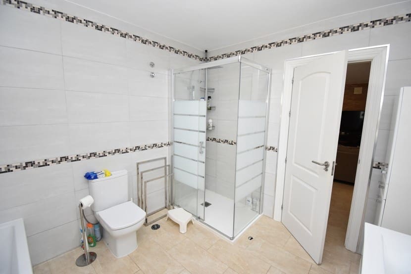 6 slaapkamer Villa te koop in La Zenia met zwembad - € 1.300.000 (Ref: 9317312)