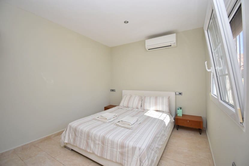 6 slaapkamer Villa te koop in La Zenia met zwembad - € 1.300.000 (Ref: 9317312)