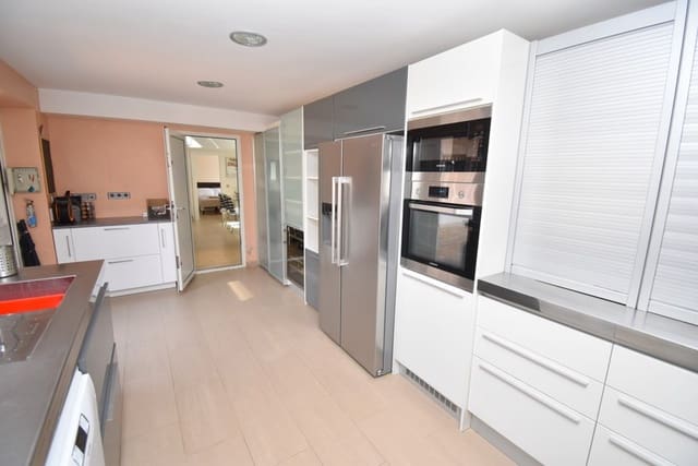 6 Zimmer Villa zu verkaufen in La Zenia, Orihuela mit Pool - 1.300.000 € (Ref: 9317312)