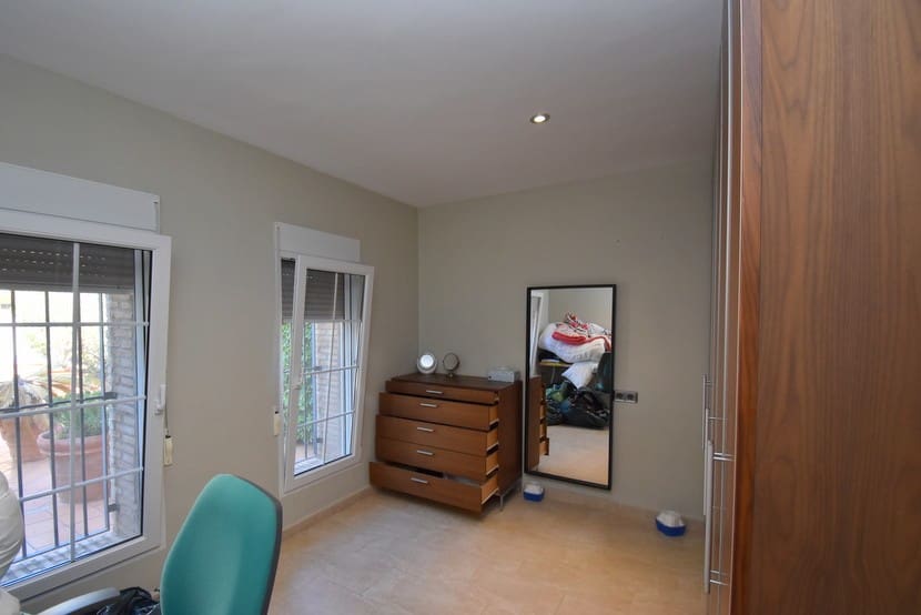 6 slaapkamer Villa te koop in La Zenia met zwembad - € 1.300.000 (Ref: 9317312)