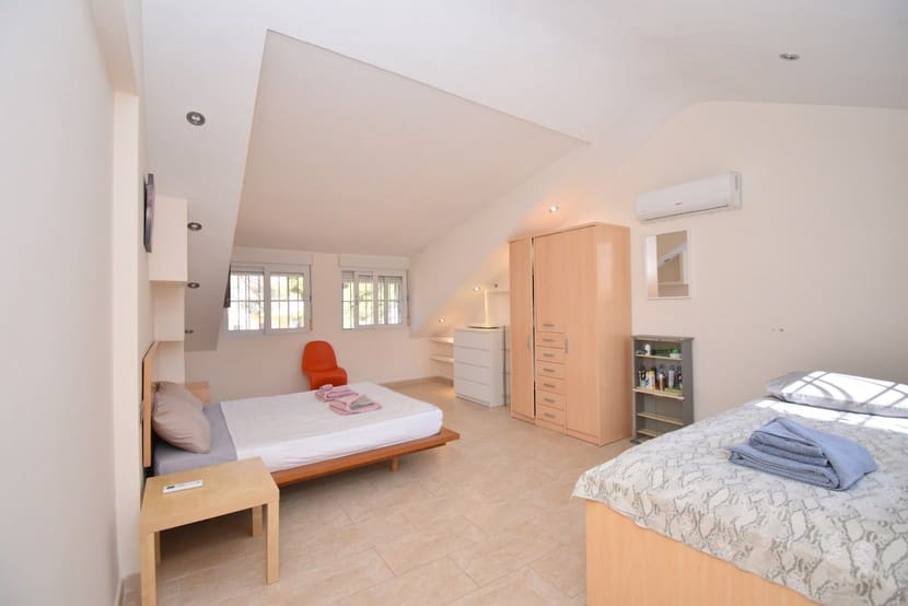 6 slaapkamer Villa te koop in La Zenia met zwembad - € 1.300.000 (Ref: 9317312)