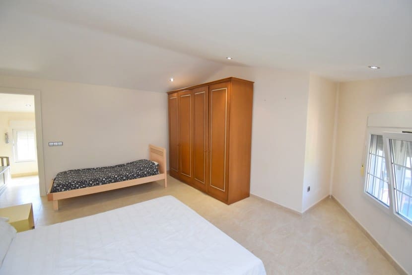 6 slaapkamer Villa te koop in La Zenia met zwembad - € 1.300.000 (Ref: 9317312)