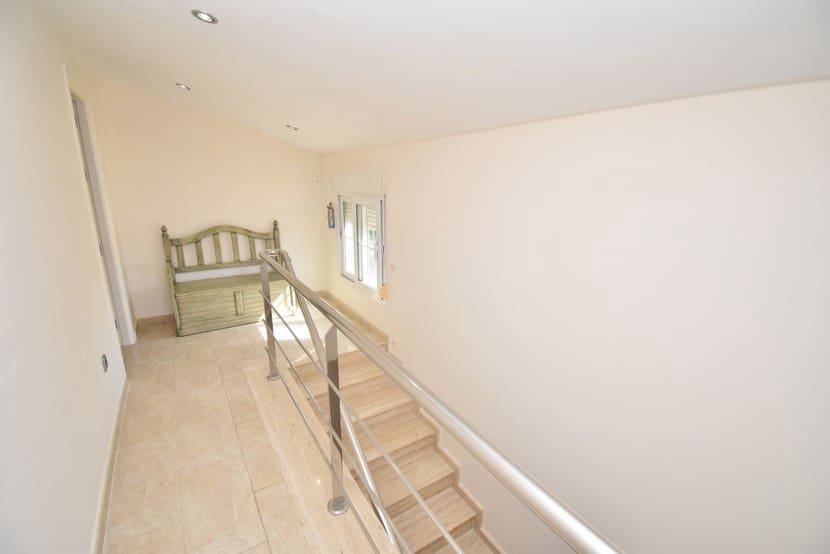 6 slaapkamer Villa te koop in La Zenia met zwembad - € 1.300.000 (Ref: 9317312)