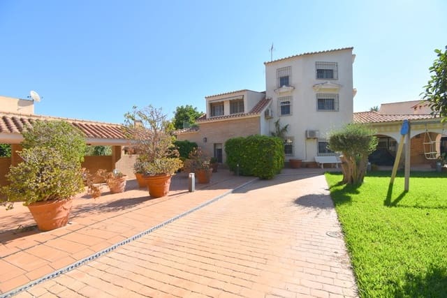 6 Zimmer Villa zu verkaufen in La Zenia, Orihuela mit Pool - 1.300.000 € (Ref: 9317312)