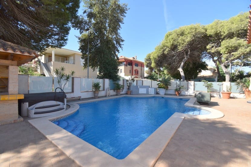 6 slaapkamer Villa te koop in La Zenia met zwembad - € 1.300.000 (Ref: 9317312)