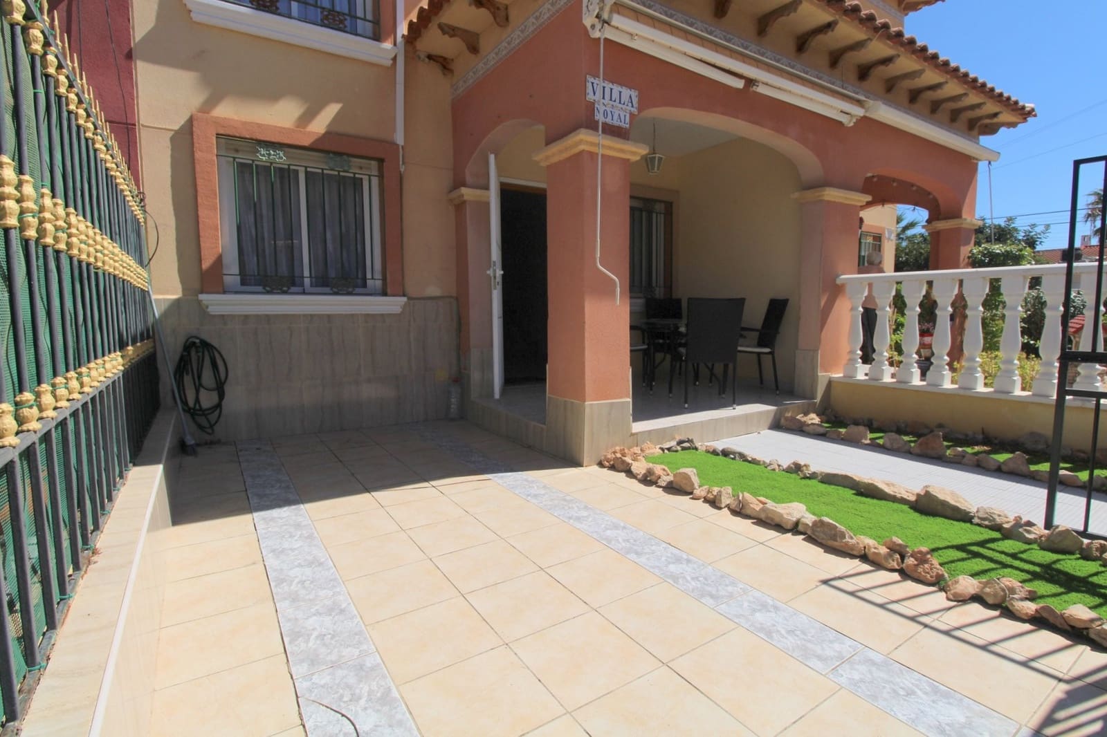 2 soverom Hus til salgs i Torrevieja med svømmebasseng - € 165 000 (Ref: 9317314)