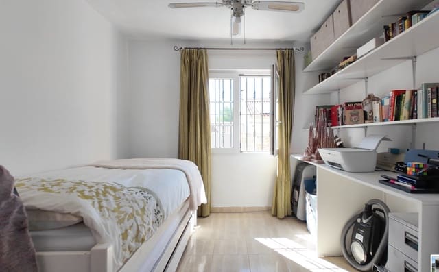 4 bedroom Villa for sale in Las Ramblas Golf, Orihuela with pool - € 350,000 (Ref: 9317315)