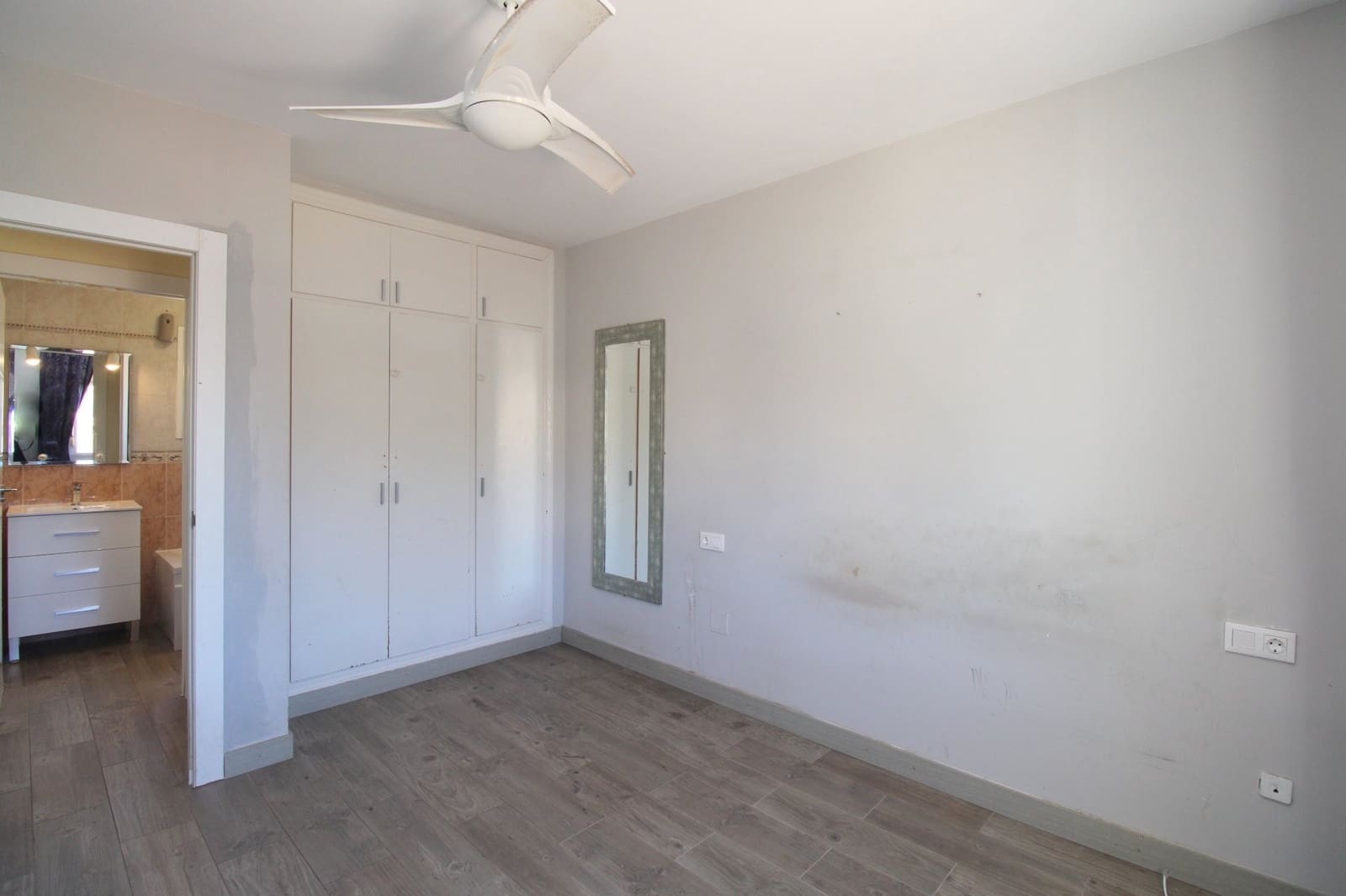 3 Zimmer Villa zu verkaufen in Villamartin mit Pool - 249.900 € (Ref: 9317319)