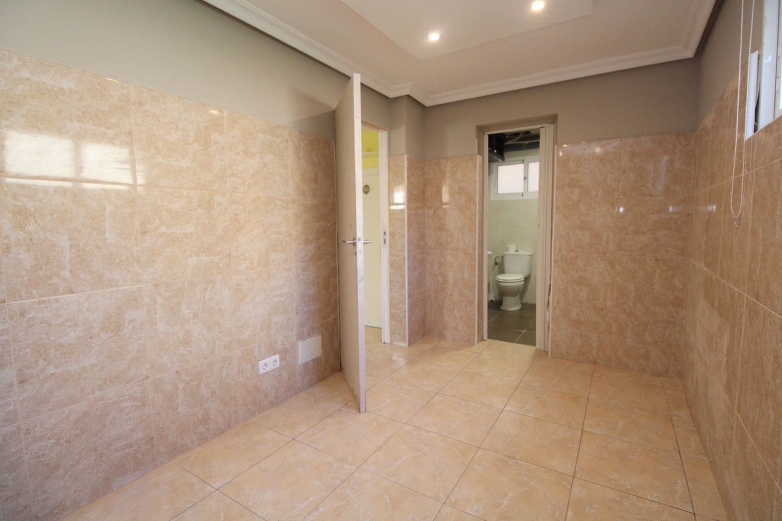 3 Zimmer Villa zu verkaufen in Villamartin mit Pool - 249.900 € (Ref: 9317319)