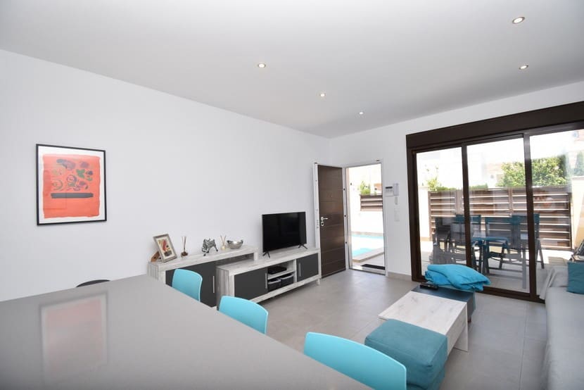 3 makuuhuone Omakotitalo myytävänä paikassa San Pedro del Pinatar mukana uima-altaan - 309 999 € (Ref: 9317322)