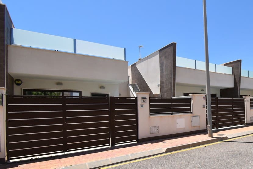 3 makuuhuone Omakotitalo myytävänä paikassa San Pedro del Pinatar mukana uima-altaan - 309 999 € (Ref: 9317322)