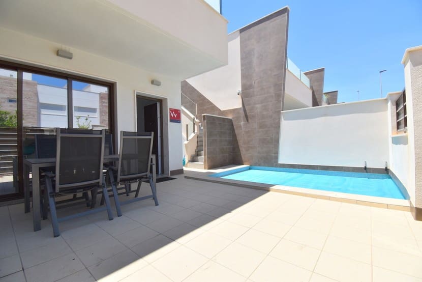 3 makuuhuone Omakotitalo myytävänä paikassa San Pedro del Pinatar mukana uima-altaan - 309 999 € (Ref: 9317322)