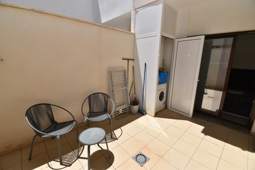 3 makuuhuone Omakotitalo myytävänä paikassa San Pedro del Pinatar mukana uima-altaan - 309 999 € (Ref: 9317322)