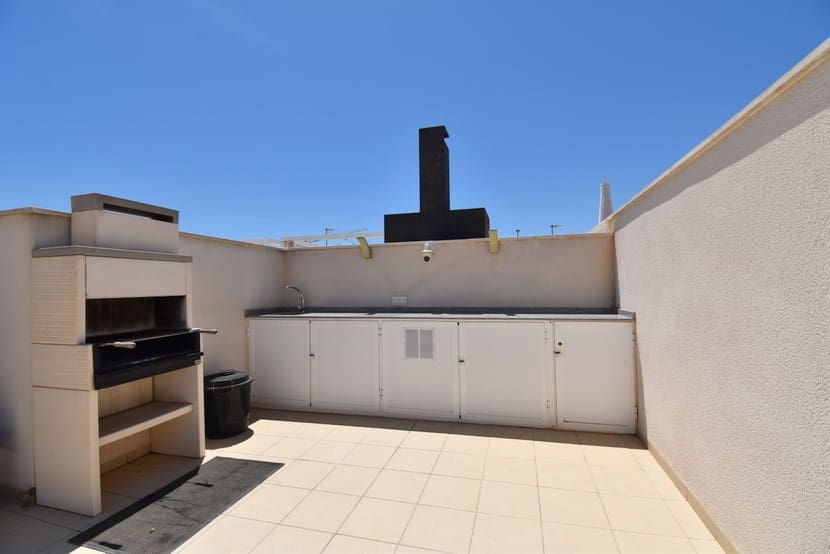 3 makuuhuone Omakotitalo myytävänä paikassa San Pedro del Pinatar mukana uima-altaan - 309 999 € (Ref: 9317322)