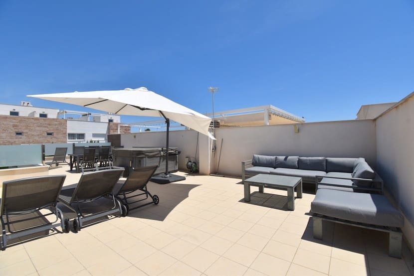 3 makuuhuone Omakotitalo myytävänä paikassa San Pedro del Pinatar mukana uima-altaan - 309 999 € (Ref: 9317322)