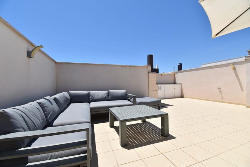 3 makuuhuone Omakotitalo myytävänä paikassa San Pedro del Pinatar mukana uima-altaan - 309 999 € (Ref: 9317322)