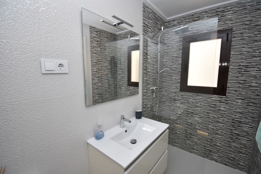 3 makuuhuone Omakotitalo myytävänä paikassa San Pedro del Pinatar mukana uima-altaan - 309 999 € (Ref: 9317322)