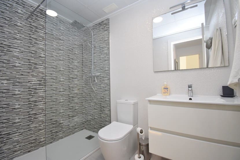 3 makuuhuone Omakotitalo myytävänä paikassa San Pedro del Pinatar mukana uima-altaan - 309 999 € (Ref: 9317322)