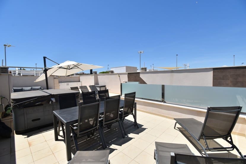 3 makuuhuone Omakotitalo myytävänä paikassa San Pedro del Pinatar mukana uima-altaan - 309 999 € (Ref: 9317322)