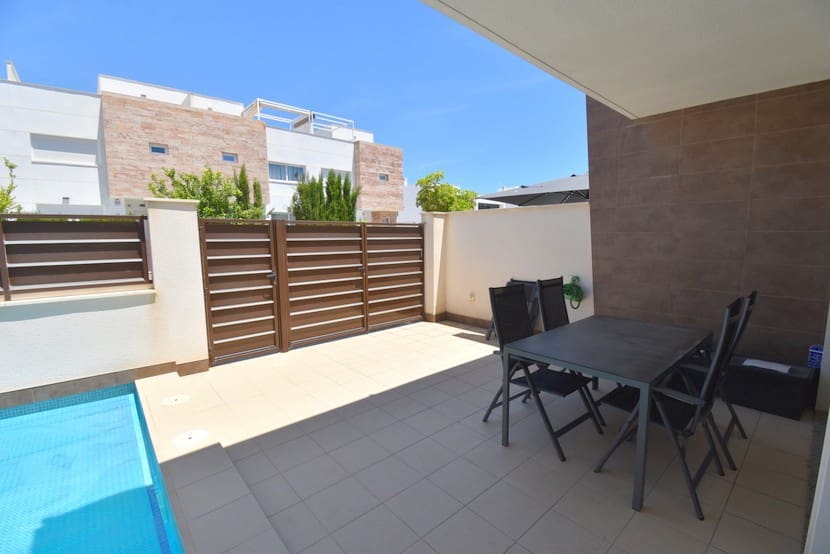 3 makuuhuone Omakotitalo myytävänä paikassa San Pedro del Pinatar mukana uima-altaan - 309 999 € (Ref: 9317322)