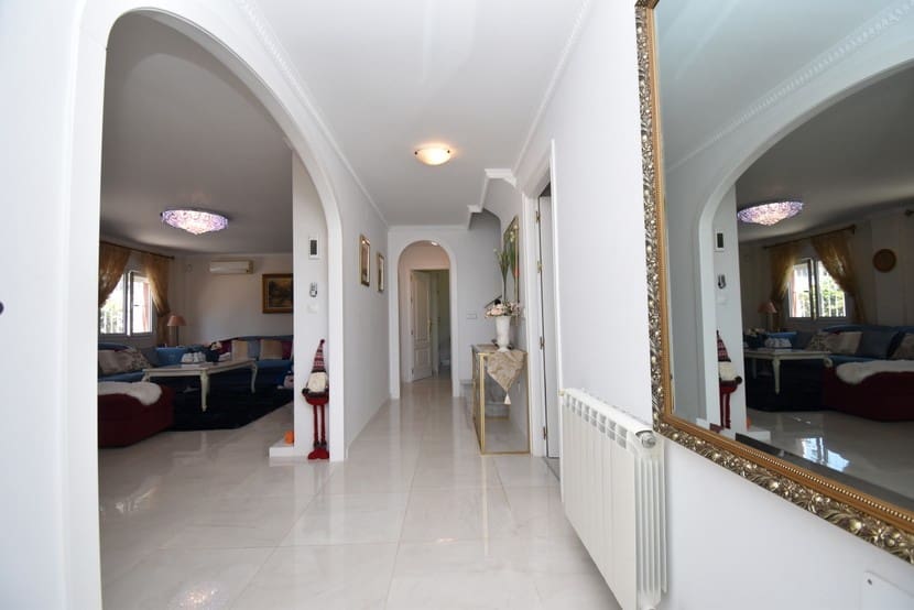 4 slaapkamer Villa te koop in Campoamor met zwembad - € 860.000 (Ref: 9317327)