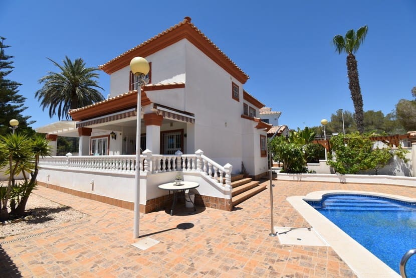 4 slaapkamer Villa te koop in Campoamor met zwembad - € 860.000 (Ref: 9317327)