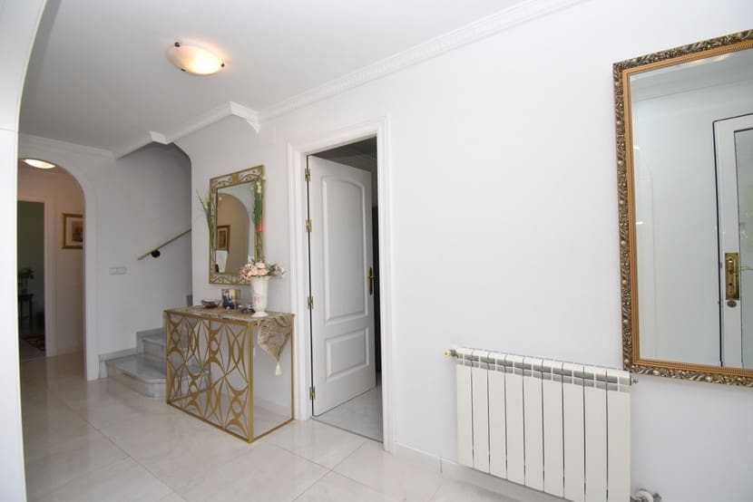 4 slaapkamer Villa te koop in Campoamor met zwembad - € 860.000 (Ref: 9317327)