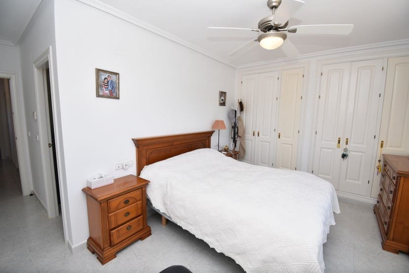 4 slaapkamer Villa te koop in Campoamor met zwembad - € 860.000 (Ref: 9317327)