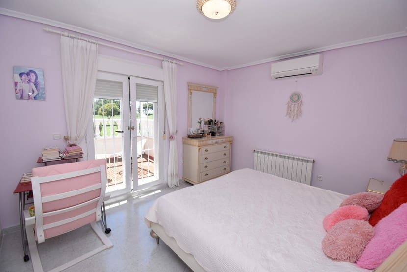 4 slaapkamer Villa te koop in Campoamor met zwembad - € 860.000 (Ref: 9317327)