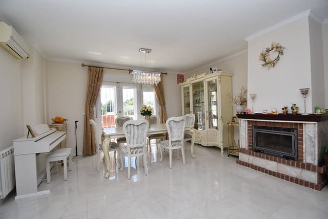 4 slaapkamer Villa te koop in Campoamor, Orihuela met zwembad - € 860.000 (Ref: 9317327)