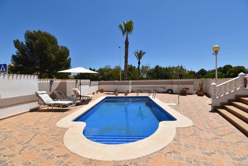 4 slaapkamer Villa te koop in Campoamor met zwembad - € 860.000 (Ref: 9317327)