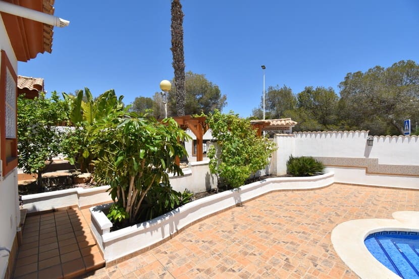4 slaapkamer Villa te koop in Campoamor met zwembad - € 860.000 (Ref: 9317327)