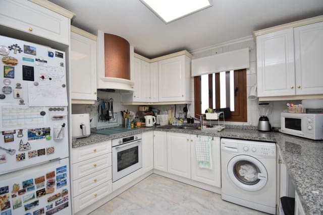 Apartamento de 2 habitaciones en Villamartin, Orihuela en venta con piscina - 179.999 € (Ref: 9317330)