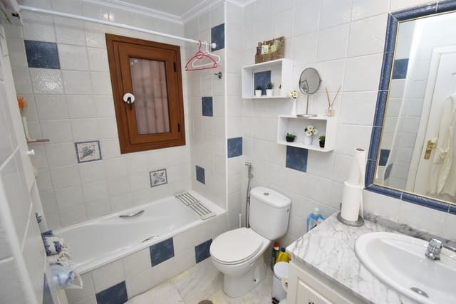 Apartamento de 2 habitaciones en Villamartin, Orihuela en venta con piscina - 179.999 € (Ref: 9317330)