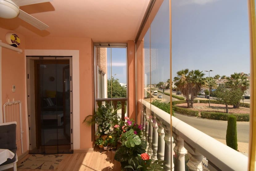 Apartamento de 2 habitaciones en Villamartin en venta con piscina - 179.999 € (Ref: 9317330)