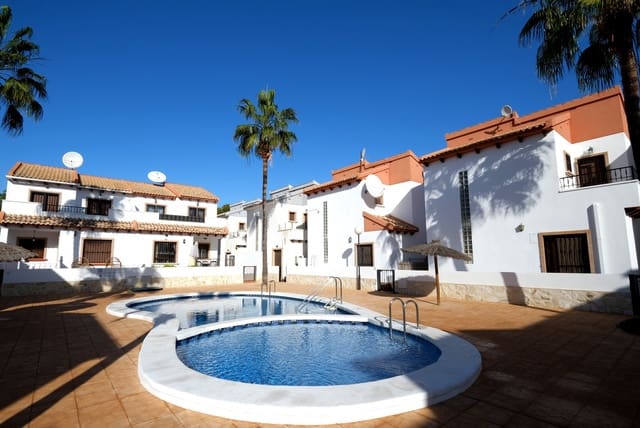 Chalet de 3 habitaciones en Villamartin, Orihuela en venta con piscina - 269.995 € (Ref: 9321587)