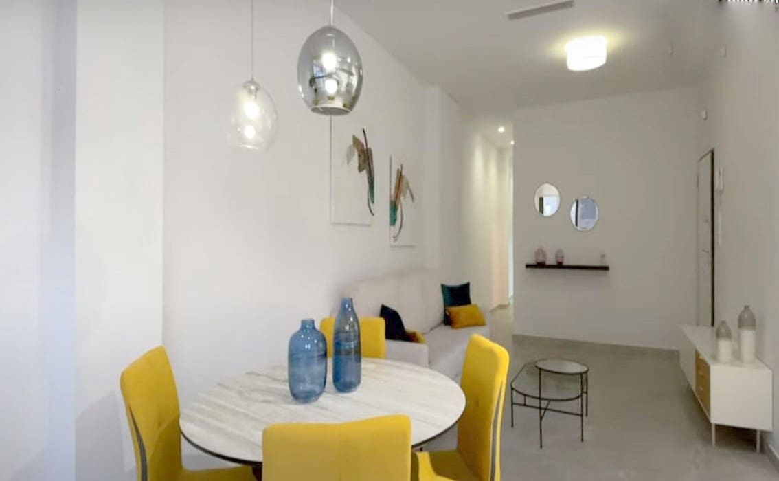 2 bedroom Apartment for sale in Torrevieja with pool - € 300,000 (Ref: 9321589)