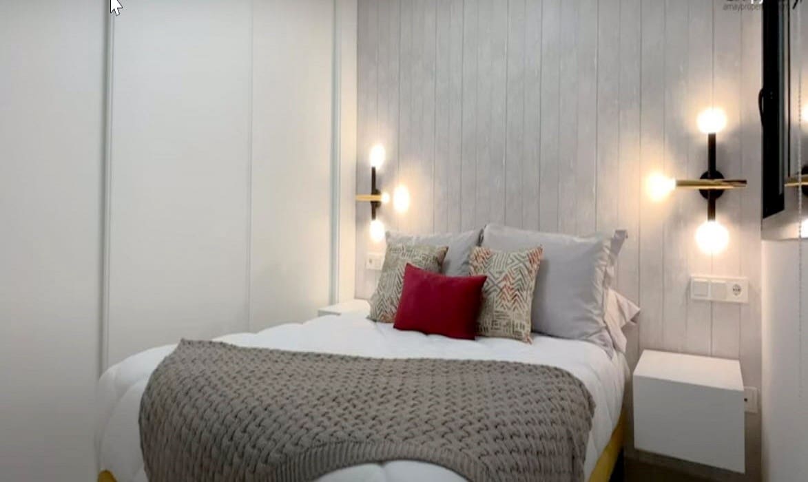 2 bedroom Apartment for sale in Torrevieja with pool - € 300,000 (Ref: 9321589)