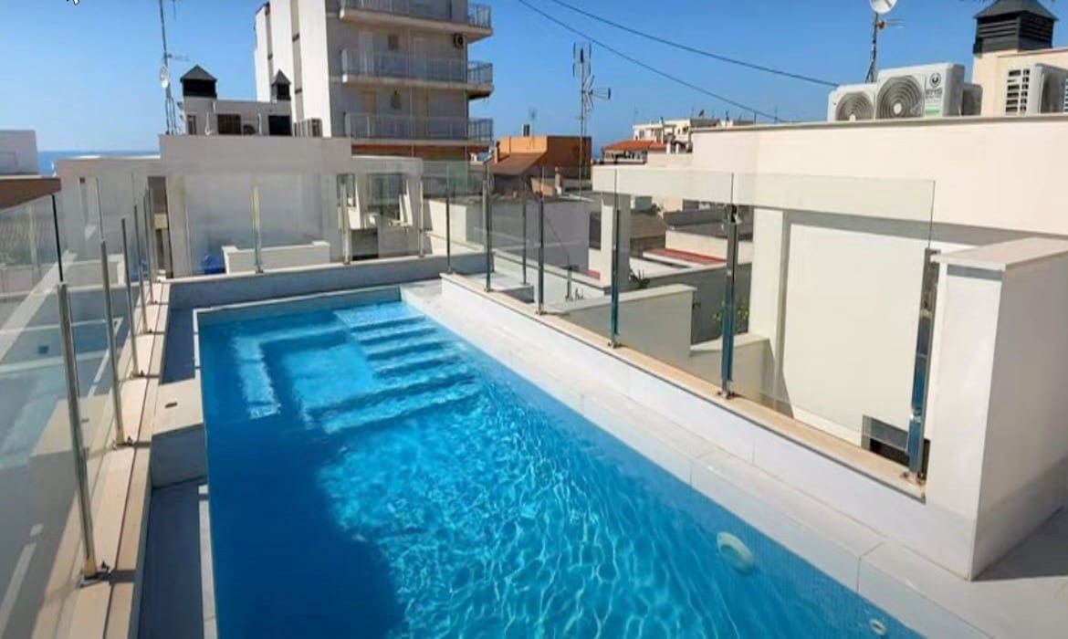 2 bedroom Apartment for sale in Torrevieja with pool - € 300,000 (Ref: 9321589)