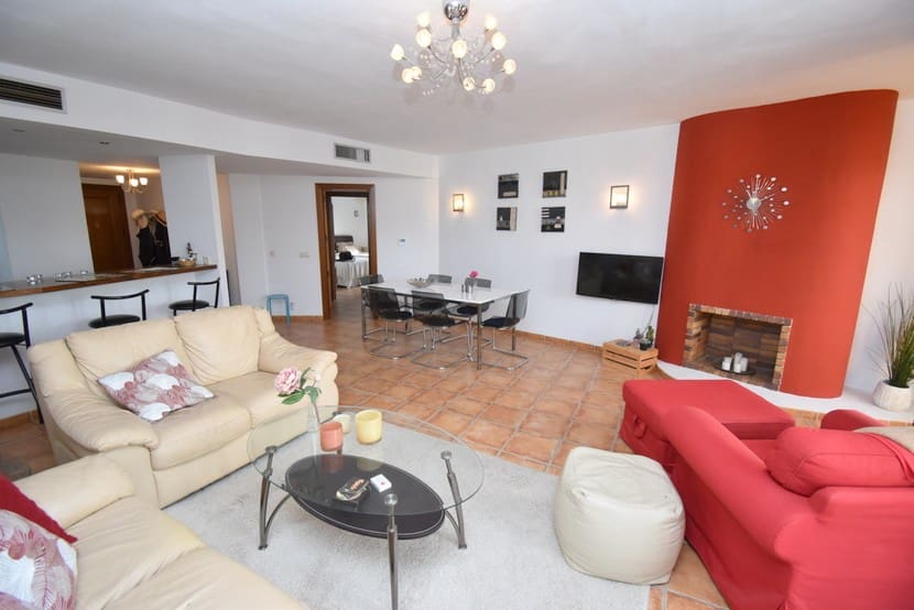 2 slaapkamer Appartement te koop in Punta Prima met zwembad - € 299.995 (Ref: 9321591)